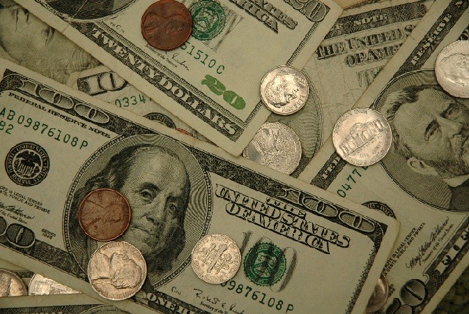 Dólar abre a la baja tras feriado estadounidense de Día de Acción de Gracias