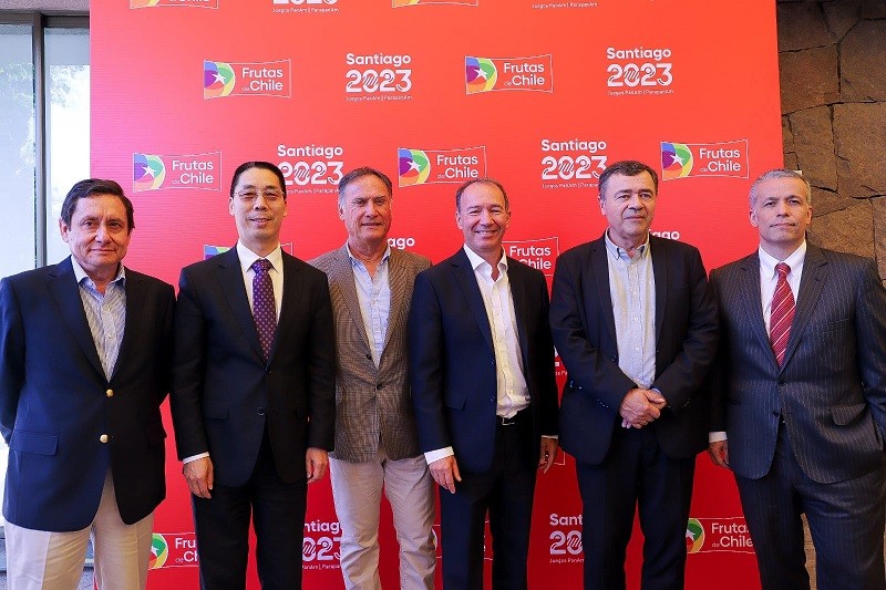 Ministro Valenzuela presenta la Agenda de Competitividad Agroexportadora Sustentable en lanzamiento de Frutas de Chile